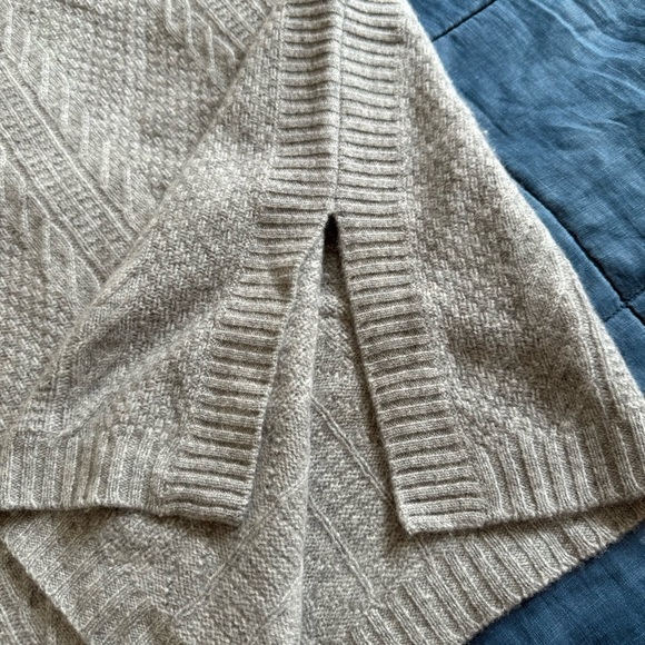 Cynthia Rowley 2 Ply Cashmere Gray Oversized Cable Knit Sweater Cape Size XS/S - Picture 4 of 8